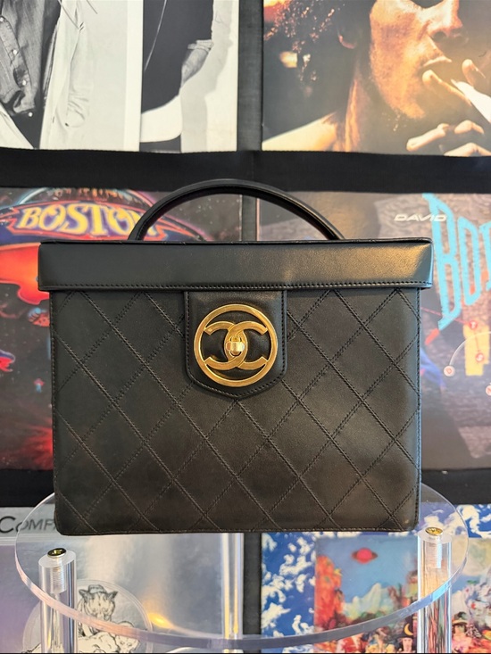 CHANEL Handbags - CHANEL Black Quilted Top Handle Vanity Bag with Gold CC Hardware